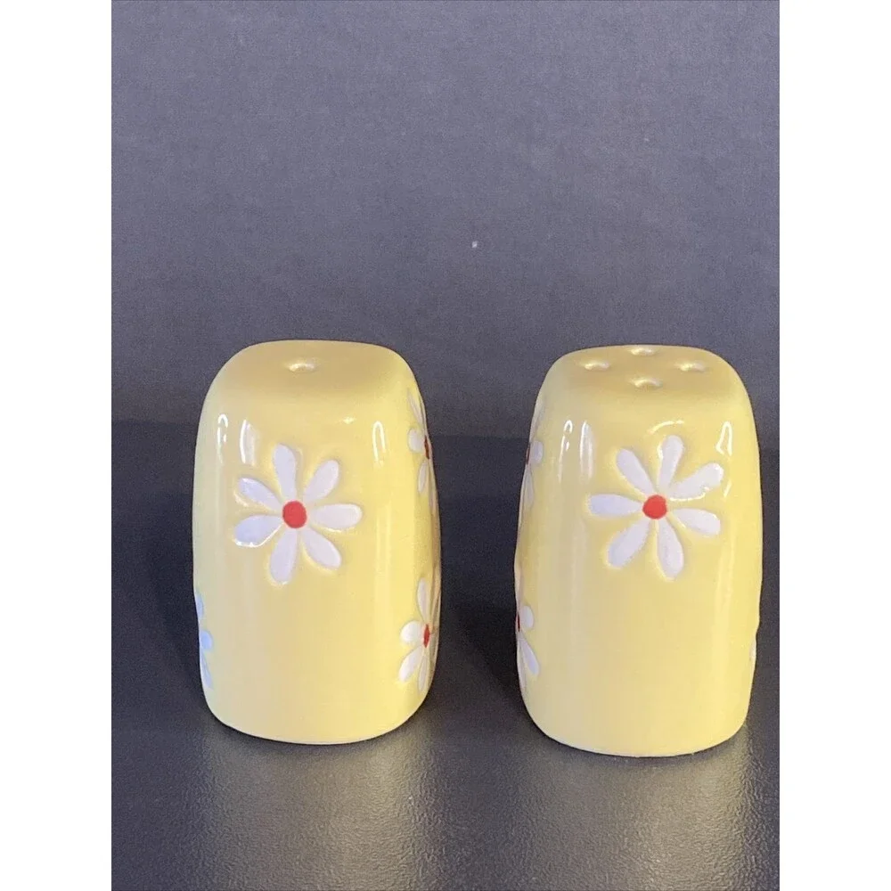Pfaltzgraff Floral Mini Yellow Salt & Pepper Shakers Daisy Flowers 2